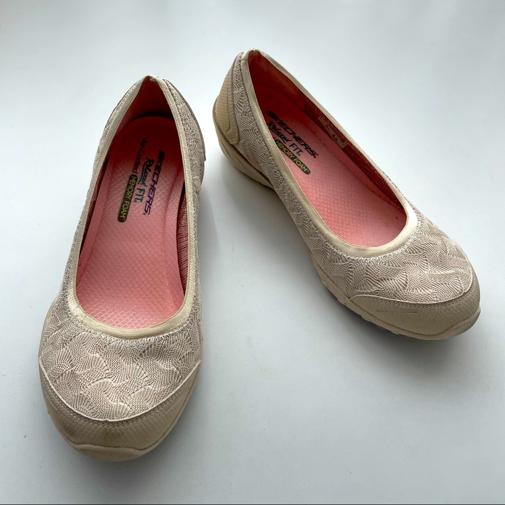 Skechers Relaxed Fit Shoes. Sadly too big for me. Looking to pass these on